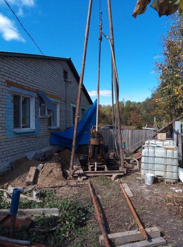    Техника постояла несколько дней и уехала, так и не пробурив скважину. Фото: личный архив/ Сергей Д.