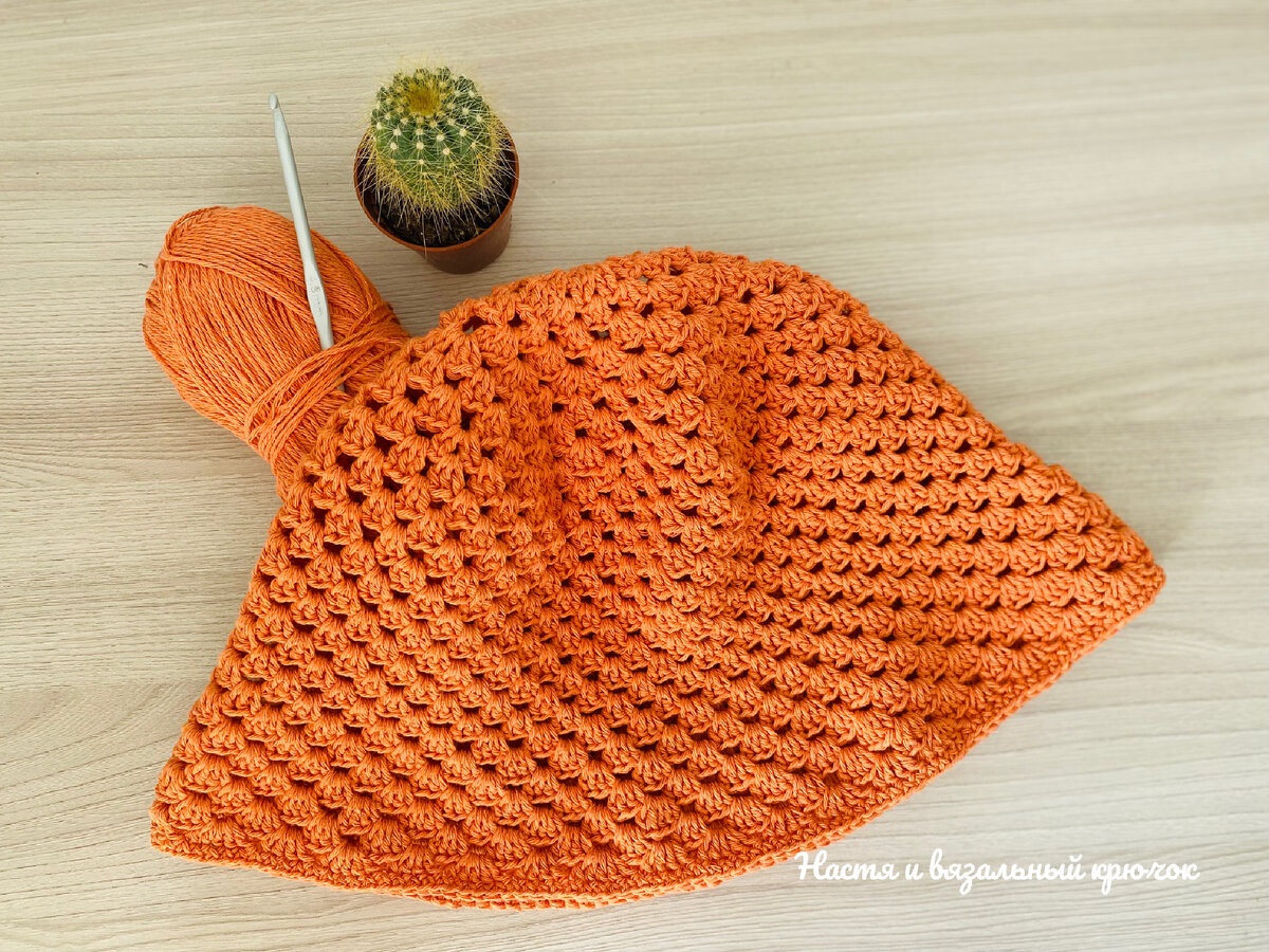 Фото автора канала Настя и вязальный крючок