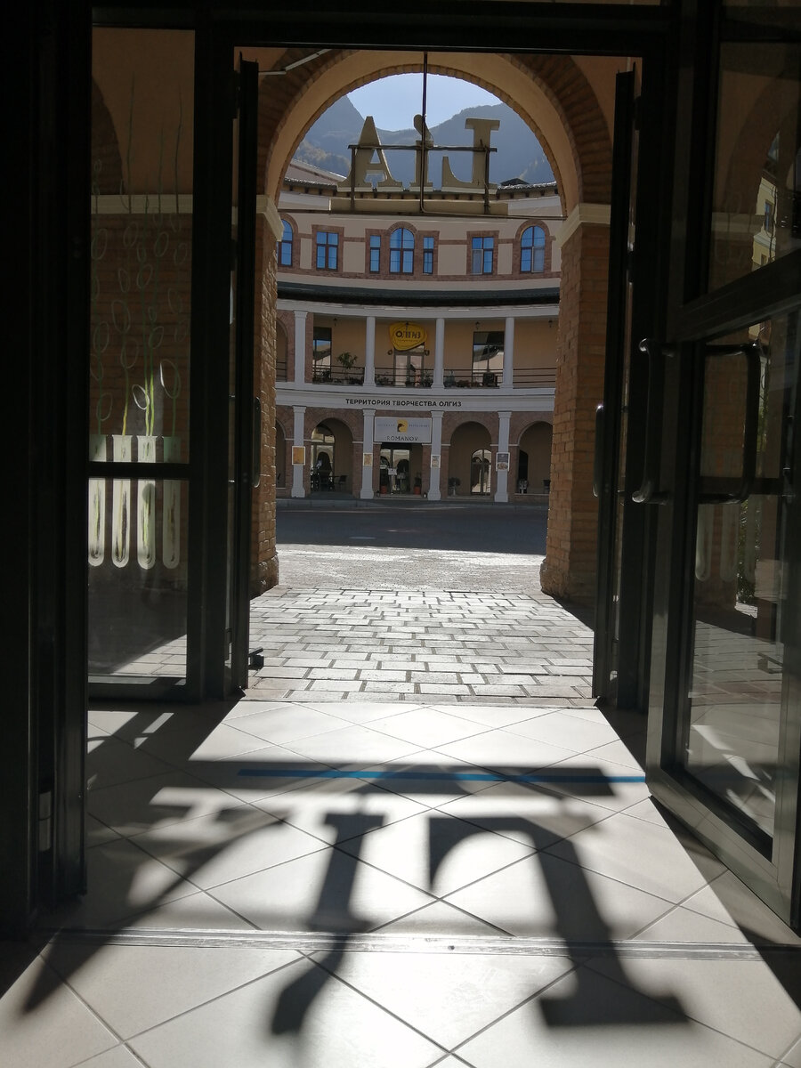 Магазин LIA на Курорте Красная Поляна на высоте 960 м (сейчас магазин и производство перенесли на высоту 540 м, нынешний адрес магазина Эстосадок, ул. Горная Крусель, д. 6, пом 150