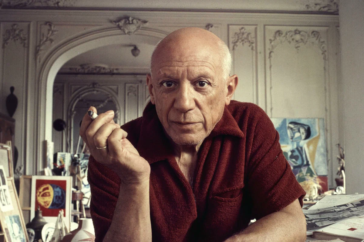 Пикассо фото. Pablo Picasso. Пабло Пикассо за работой фото. Константин Агунович искусствовед. Пикассо интересные факты.