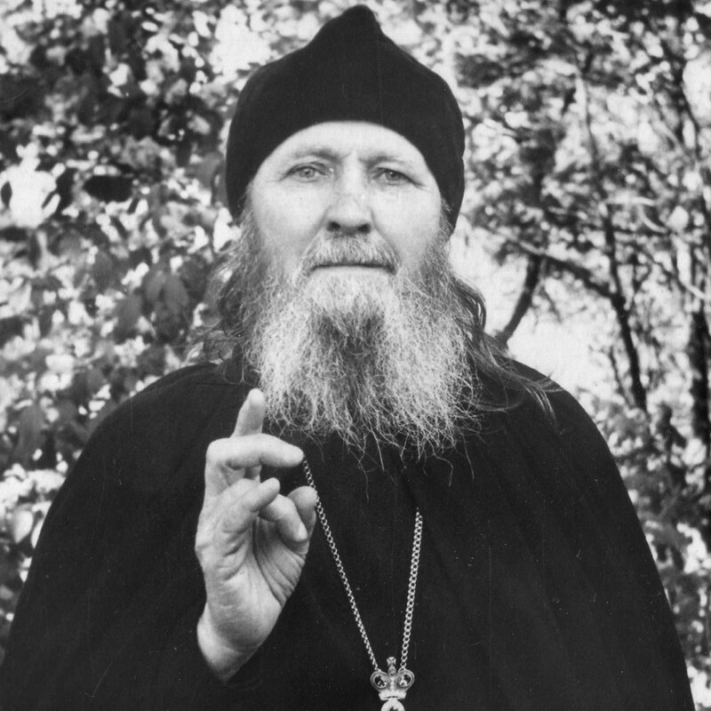 Схиигумен Савва Остапенко считал, что молиться ночью - это «благой час». И Царица Небесная вознаградит за это верных Ей. Источник: https://tagileparhiya.ru/uvidet-monaha-chast-3/amp/