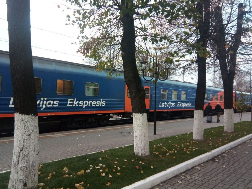 Поезд Latvijas Ekspresis на Рижском вокзале в Москве, 2019 год