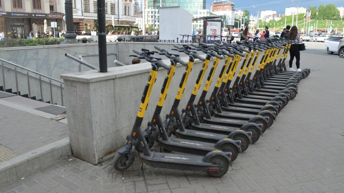     В Казани утвердили места нахождения законных пунктов проката электросамокатов. Соответствующее постановление опубликовали в сборнике документов.