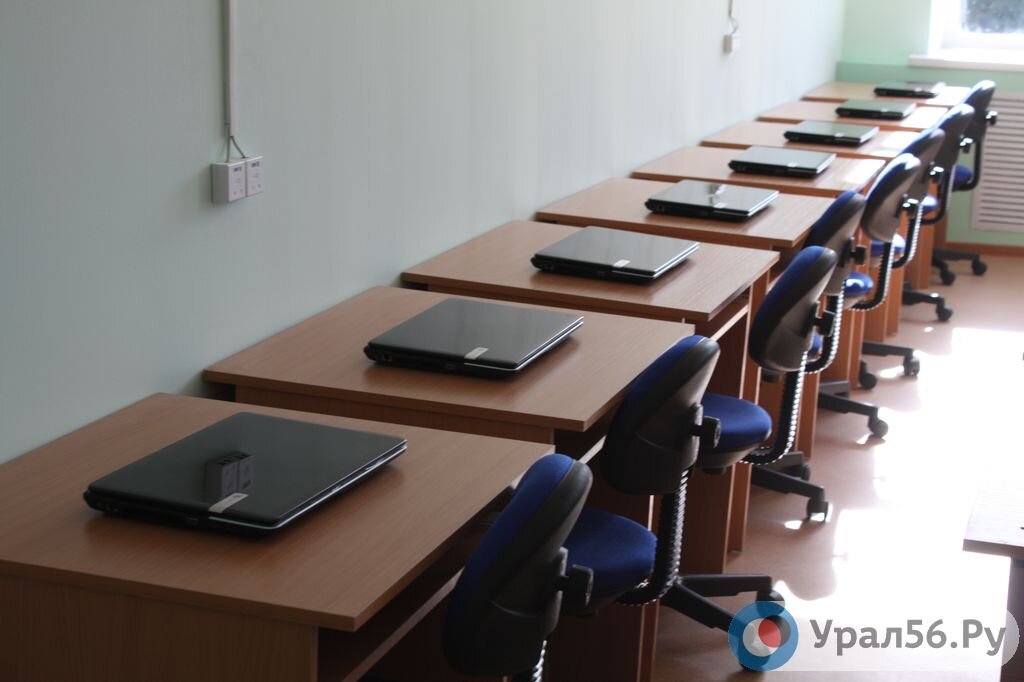    Минцифры планирует обязать ритейлеров устанавливать российскую ОС на все ноутбуки и ПК