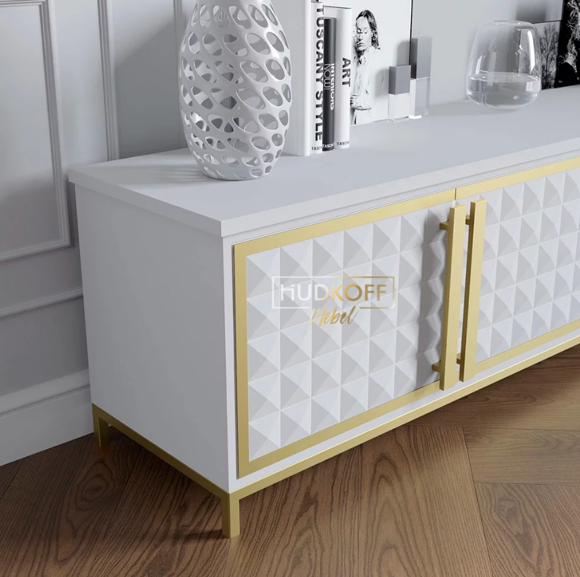 На просторной столешнице можно установить телевизор практически любой диагонали, оборудование для домашнего кинотеатра или аудиосистему или декор. Эксклюзивная ТВ-тумба станет гармоничным дополнением интерьера спальни или гостиной.