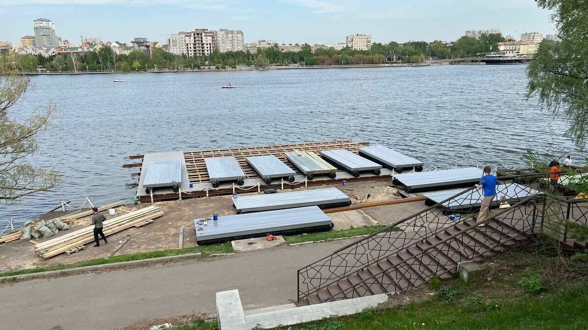     В Казани приступили к ремонтным работам возле пирса, расположенного на набережной озера Кабан. О реконструкции части общественного пространства сообщил читатель Inkazan.