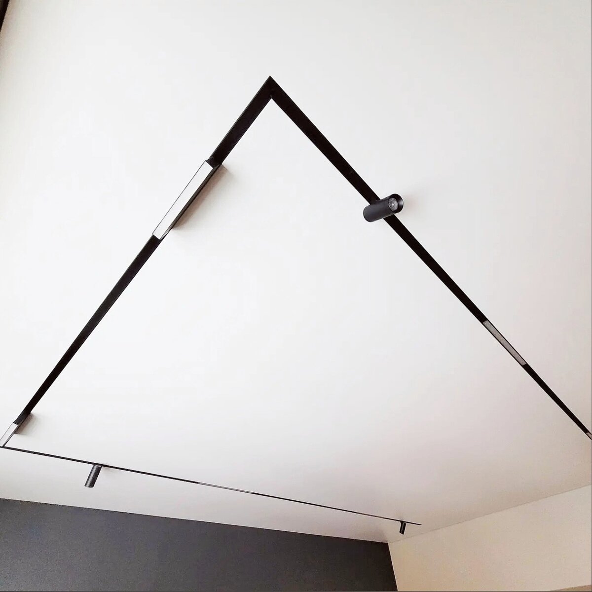 Трековая система Технолайт для натяжных потолков (листайте карусель)