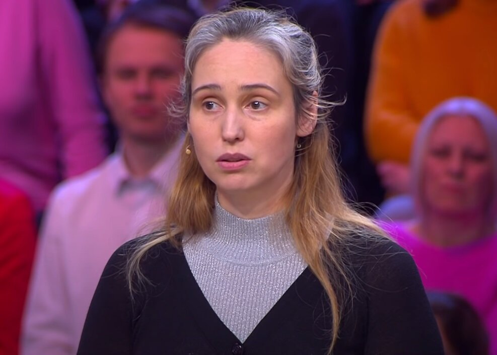 В 39 лет Елена носила неестественный блонд с обильной сединой на корнях