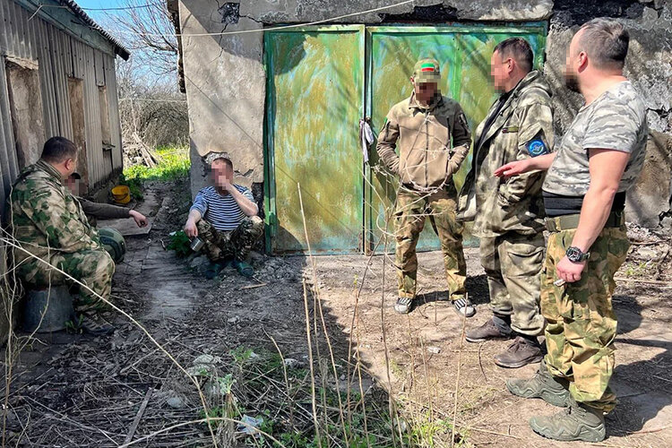    «Основная моя специализация — это замполит подразделения. То есть я, как говорится, целитель душ, владелец душ солдатских. Работаю над моральным и психологическим состоянием военнослужащих»