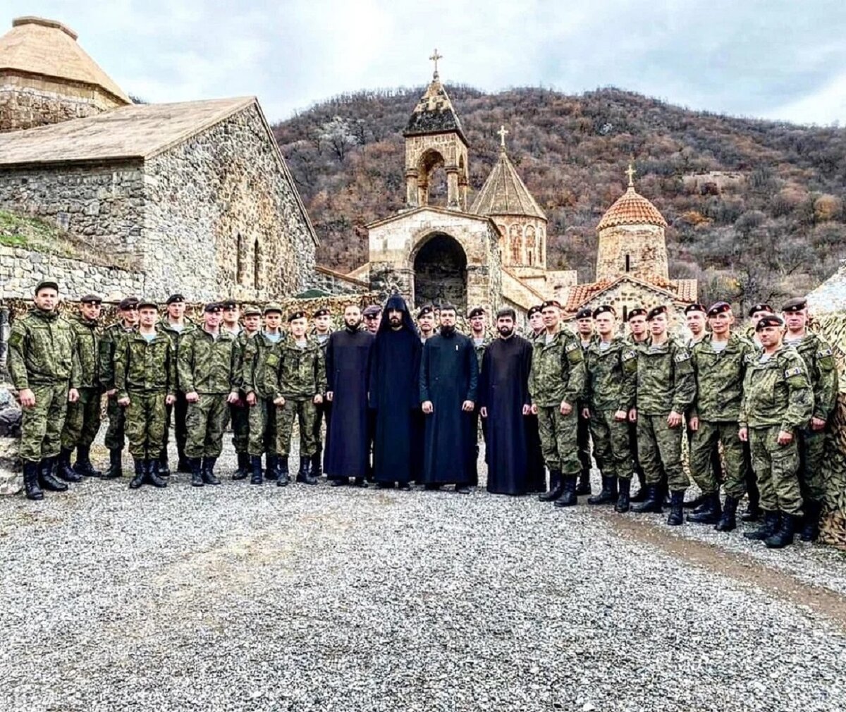 Российские миротворческие силы охраняют армянский монастырь Дадиванк от азербайджанских варваров и вандалов. Фото из открытых источников сети Интернета.
