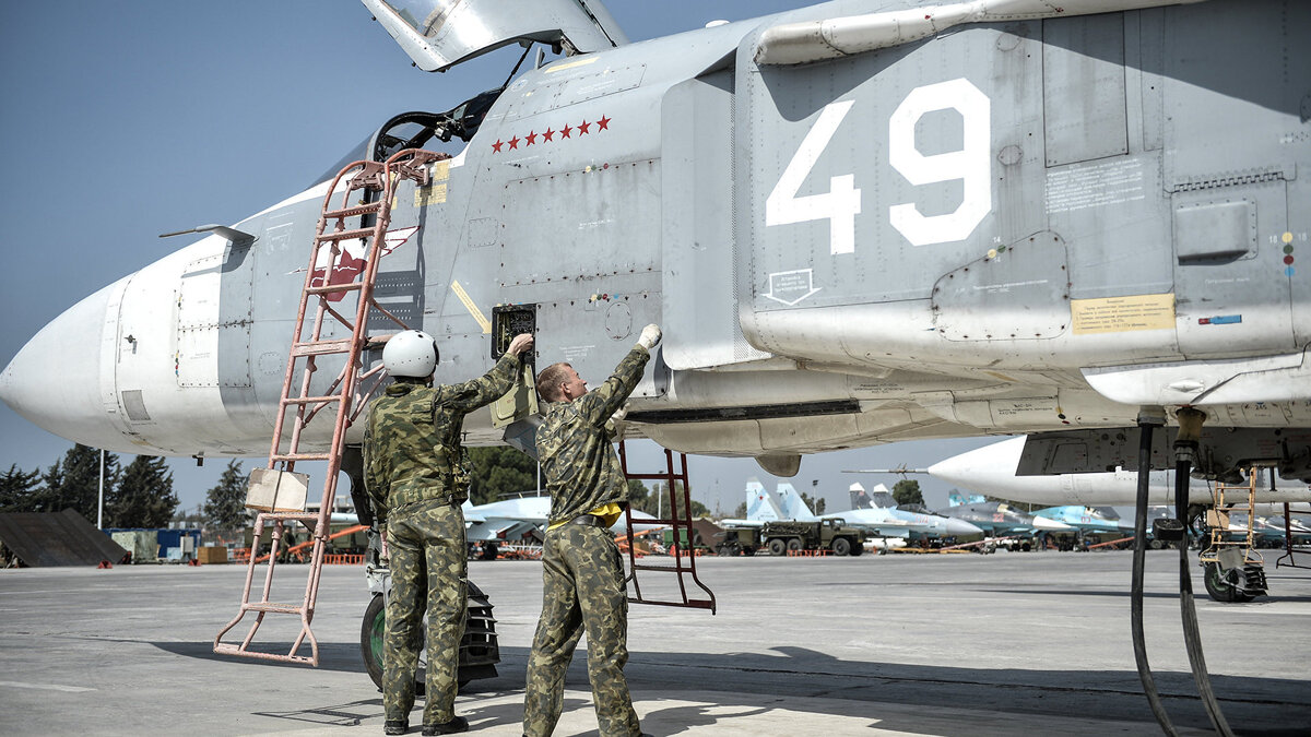    Российский фронтовой бомбардировщик Су-24© РИА Новости . Рамиль Ситдиков