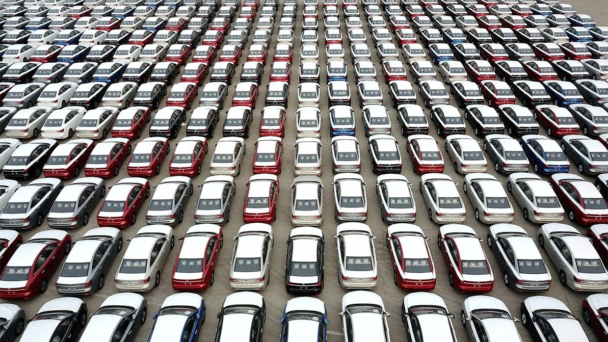Экспорт китайских авто. Стоянка новых автомобилей. Склад автомобилей. Склад новых автомобилей. Склады непроданных машин.
