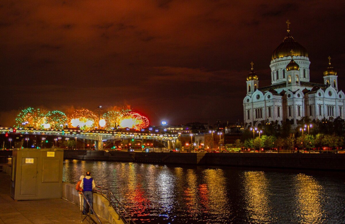 В большинстве городов праздничный фейерверк запланирован на 22:00 по местному времени.  Фото: Komsomolskaya Pravda / Global Look Press / globallookpress.com