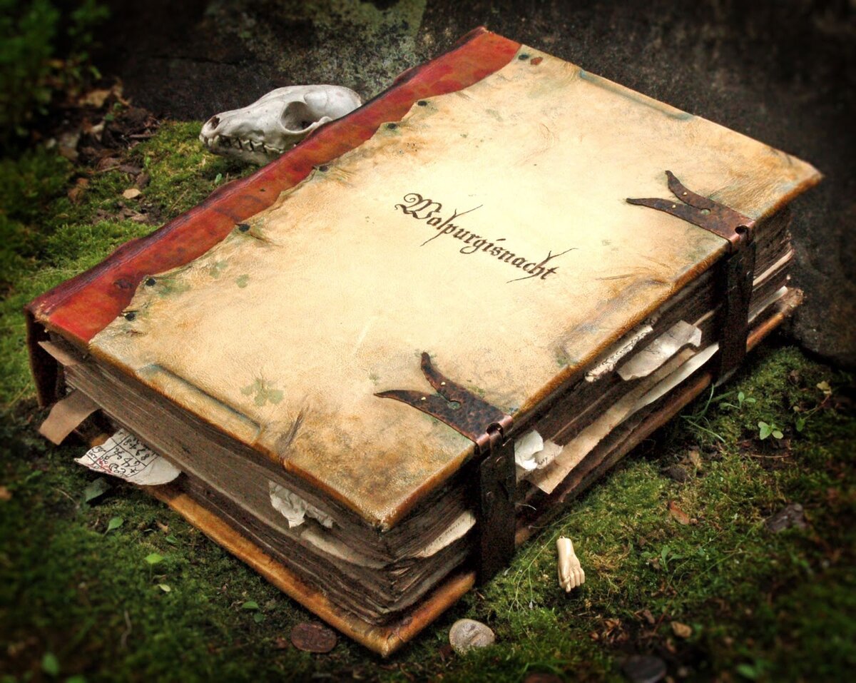 The first books were. Потрепанная книга. Старинная книга арт. Старые потрепанные книги. Старая потрёпанная книга
