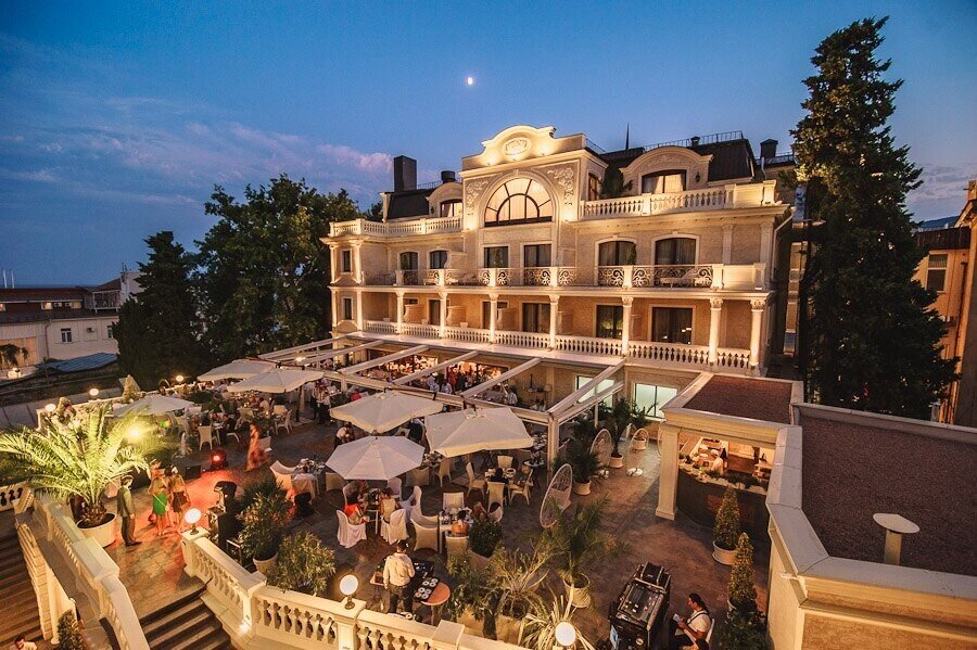 Ресторан The Grand Terrace отеля Вилла Елена в Ялте.