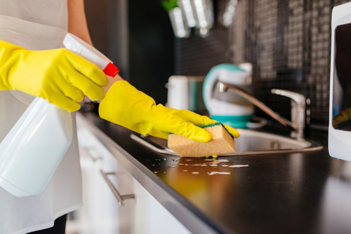 очистить столешницу на кухне от пятен