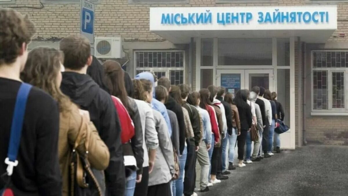     По данным Конфедерации работодателей Украины, до начала спецоперации на рабочая сила страны составляла 17,4 млн человек, но с тех пор это число сократилось более чем на 30% — на 5,5 млн человек.