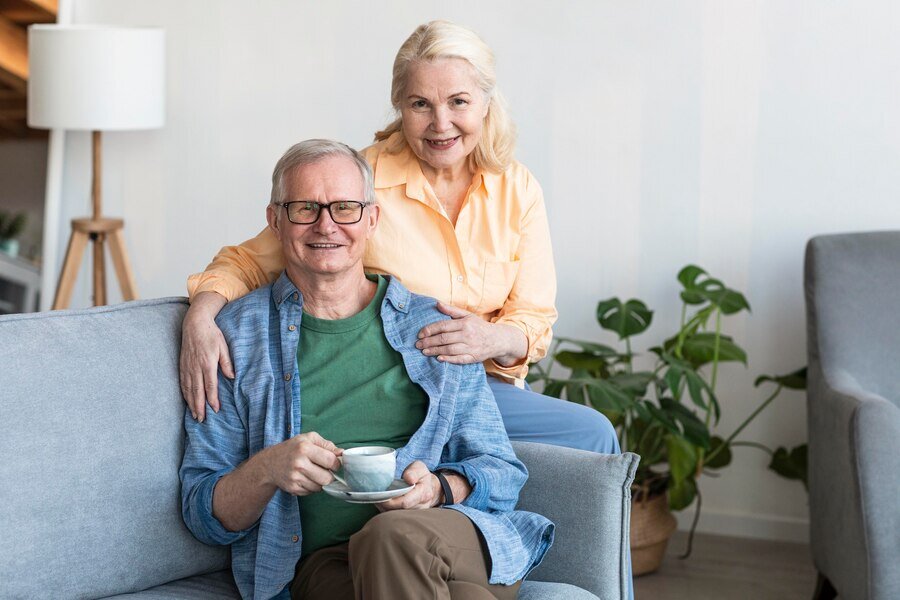Фото с сайта https://ru.freepik.com/free-photo/medium-shot-happy-retired-couple_12892275.htm#query=%D0%9F%D0%B5%D0%BD%D1%81%D0%B8%D0%BE%D0%BD%D0%B5%D1%80%D1%8B&position=25&from_view=search&track=sph