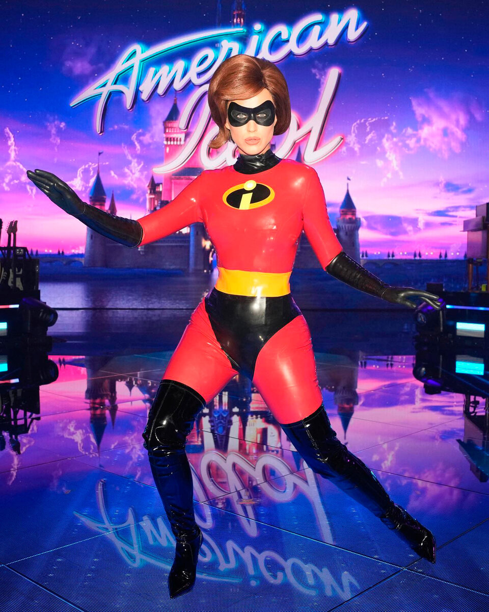 Кэти Перри в образе Эластики на телешоу American Idol 