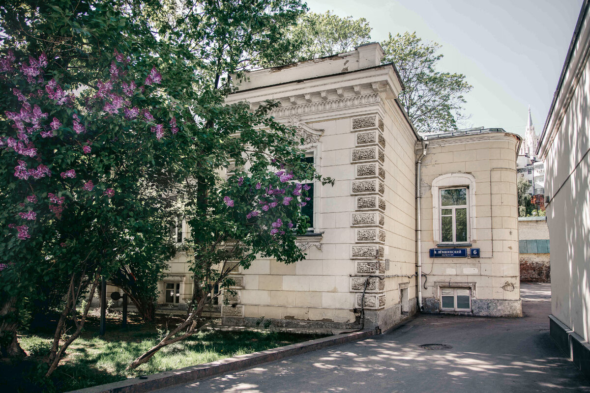 Уютный скверик, старинная усадьба, Нансен, Белинский и Алиса Селезнева в  одном флаконе | Заметки фотографа | Дзен