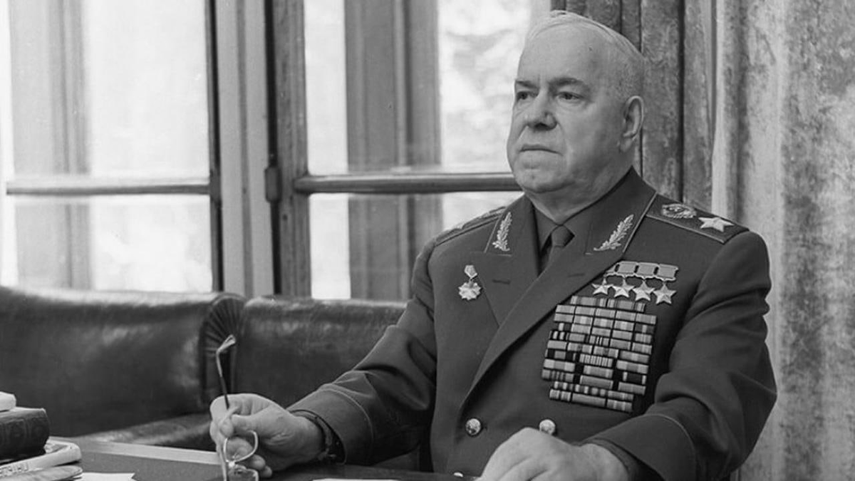 Маршал Советского Союза Георгий Константинович Жуков, четырёхкратный Герой Советского союза. Фотография в свободном доступе.
