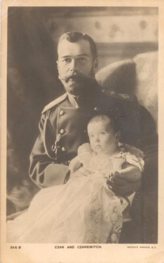 Император Николай II и наследник цесаревич Алексей Николаевич. Открытка. 1919 год (Великобритания). Из коллекции ГМЗ «Царское Село»