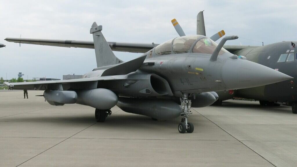     Ракеты Storm Shadow, поставленные Украине Великобританией, — это ракеты воздушного базирования. Сами они не летают, сообщил RostovGazeta политолог Дмитрий Абросимов.