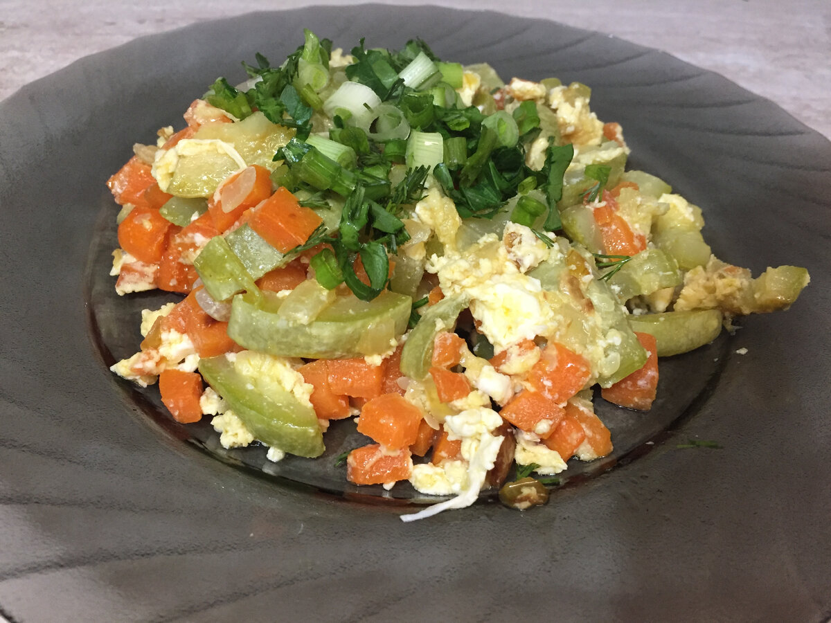 Тушеные кабачки.