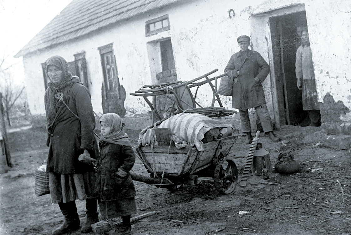 Раскулаченное семейство. Донецкая область, 1932 г.