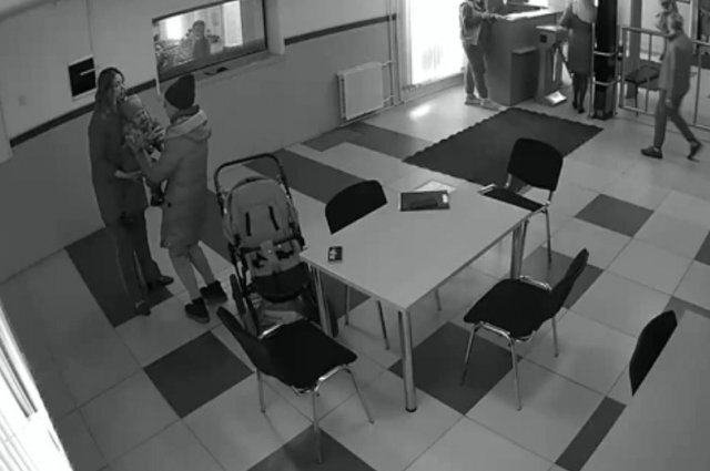    Как полицейские Екатеринбурга в дежурной части спасли малыша?