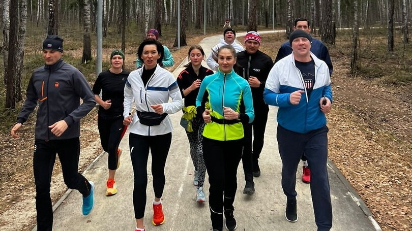    В Югорске в обновлённом парке проходят пробежки с главой города