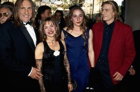 с родителями и сестрой