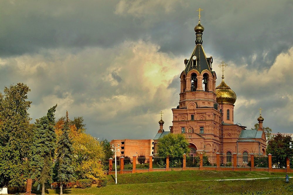  Борисо-Глебский храм находится в Московской области, городе Раменское. Храм во имя святых князей Бориса и Глеба стоял на берегу озера на территории дворцовой волости Раменица (в н. вр.