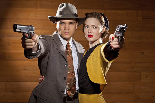 Кадр из тизера мини-сериала "Бони и Клайд". В руках у Kлайда Colt1911       Фото: spletnik.ru