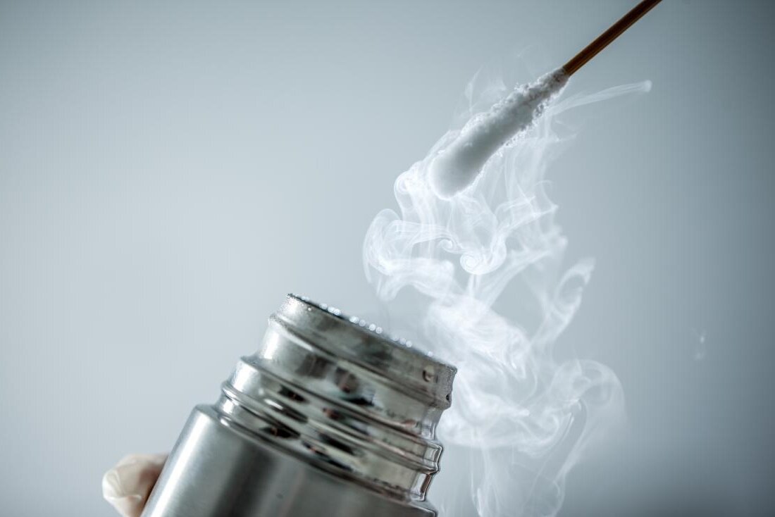 Жидкий азот используется для грубого удаления некоторых кожных заболеваний и дефектов