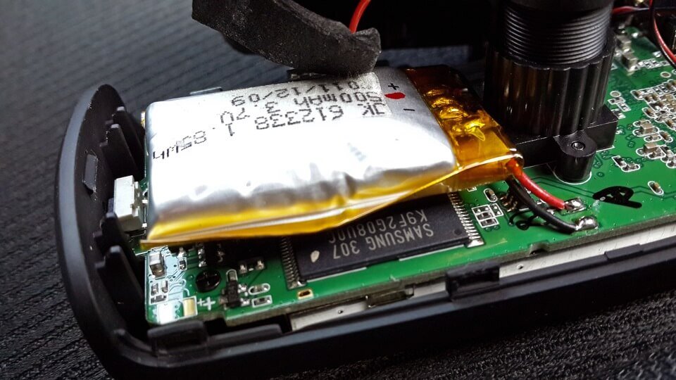 вздувшаяся батарея на регистраторе