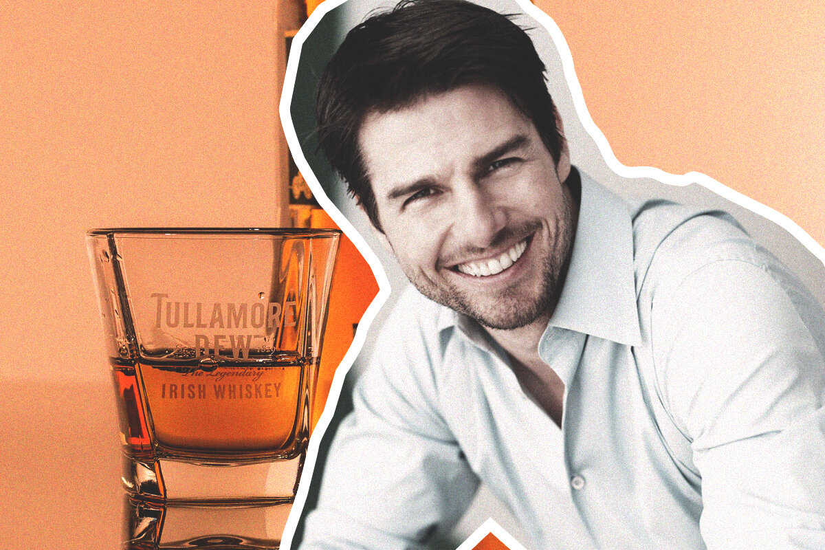 Он тоже любит виски. Смотри, какой довольный