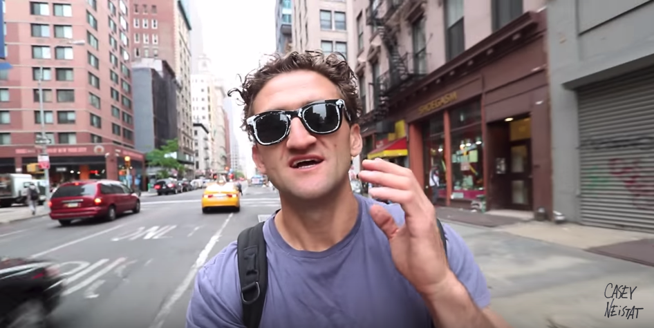 Настоящая америка ютуб. Casey Neistat. Кейси Нейстат ютуб. Ray ban Casey Neistat. Кейси блоггер.