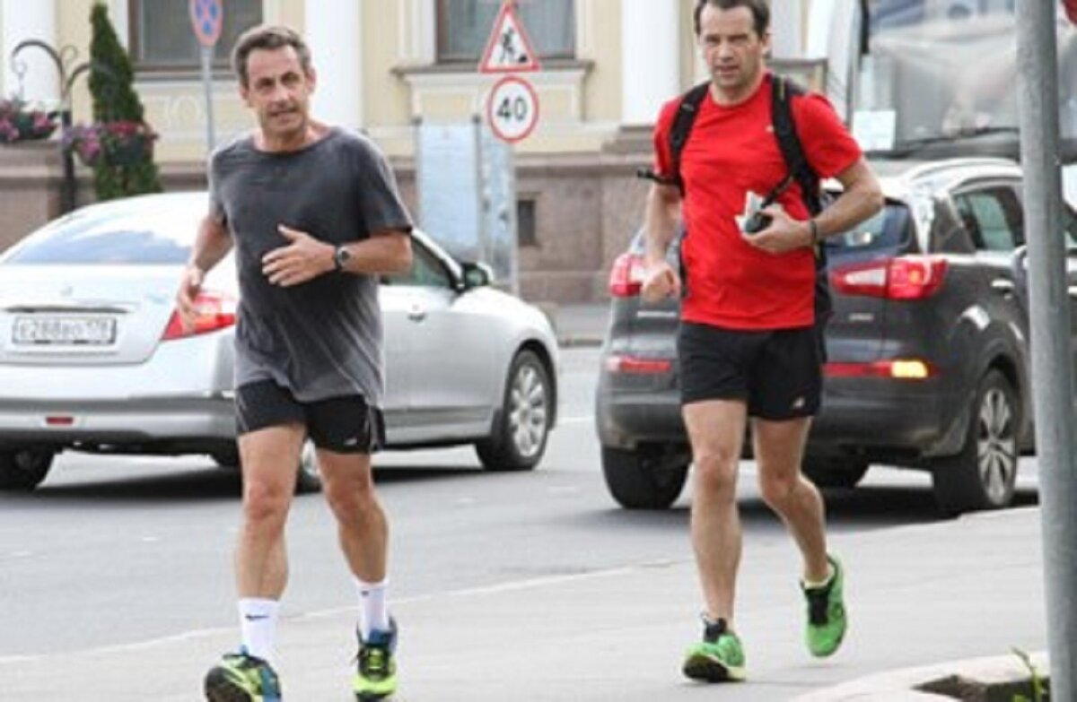 Бывший президент Франции на утренней пробежки в Санкт-Петербурге