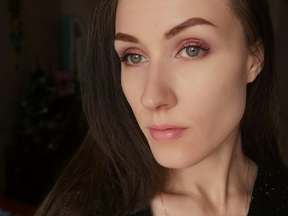                        Так мои брови выглядят сейчас после помады, геля и карандаша.