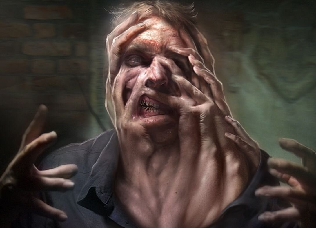 Случилось это со мной год назад. Я до сих пор помню эту ночь. Никому из вас этого не желаю. 


Было обыкновенное лето, я с подружками Машей Лерой Дашей и Аней решили собраться у меня и смотреть фильм ужасов. Я купила попкорн и диск. Уже 21:00. Мои друзья пришли. Мои родители были на даче и я была дома одна. Поэтому никто нам мешать не может. Мы нажарили попкорн и дождались полуночи. Мы включили ужастик. Начало нам показалось не страшным а вот средина нас потрясла.  Там показывали как в комнату где спит ребенок, заходит женщина вся в крови. И подходит в кроватке ребенка. Не успели мы и досмотреть дальше, как Даша выключила телевизор от страха. Лера Аня и Маша над ней посмеялись дразня ее трусихой и говорить что это всего фильм. Но зря они это сказали. Даша почему то не обиделась, ведь она такая обидчивая, а вот меня испугало состояние Даши, но значение этому я не предала. Девочкам было страшно идти домой, поэтому они остались у меня, да и мне было страшно одной ночь оставаться в пустой квартире после фильма. Я была в одной комнате с Дашей. Маша в гостиной а Лера с Аней в спальне родителей. 
Время где то 2 часа ночи. Маша проснулась от крика Леры и Ани. Аня и Лера с испуганном лицом прибежали ко мне и Даше через секунд 10-15 пришла и Маша в заспанном виде. Я начала расспрашивать что случилось. Лера не могла ничего сказать, она сильно испугалась и заикалась, начала говорить Аня. 
Она сказала что возле своей кровати в темноте увидели фигуру женщины, когда Лера включила лампу, она увидела ту же девушку из кина. Даша испугалась,но сейчас было не до смеха над ней. Маша была самой смелой из нас и решила пойти и проверить. Я пошла с ней. Даша Лера и Аня остались в моей комнате. Я и Маша тихо подошли к двери. Маша резко открыла дверь а я включила свет. Но там никого не было. Даша подумала может девочкам показалось. Когда Лера смогла нормально говорить, она предложила пойти на кухню и выпить чаю, чтобы успокоиться. Когда мы все выпели чай, решили снова ложиться сделав выводи что девочки восприняли все близко к душе. Уже 10:00 утра. Девочки разошлись я осталась одна. Наступила ночь и я легла спать. Меня разбудил звонок от Леры. Я подняла трубку, и я жалею что ее подняла. Лера кричала в трубку и просила помогите! Я Позвонила Маше Даше и Ане и мы поехали к Лере. Когда мы приехали то даже Маша потеряла дар речи. В квартире Леры все было разбросано, а Лера сидела в шкафу и тряслась от страха. Она не могла говорить от такого ужаса. Мы успокоили ее и вышли в коридор и побелели от ужаса. На стене было написано кровью. "Я вернусь". Мы ничего не поняли. Но когда мы пришли этой надписи не было. Вдруг в комнате Лери раздался женский смех и мы все выбежали из квартиры. Как только мы вышли из подъезда. Из окна Лерыной квартиры выпал телевизор и там была эта девушка. Потом из телевизора появилась рука и затащила в телевизор Машу Леру и Аню. Я упала и схватила с-собой Дашу. Мы спаслись вдвоем, а мои подруги так и не вернулись. Потом в новостях показали что на месте старой киностудии где снимался этот фильм, нашли трупы 3х девушек, за описанием которые, мои друзья. Мы пришли на похороны к своим друзьям. На похоронах я увидела ту самую девушку. Она стояла возле гроба Леры и хитро улыбалась. С тех пор та девушка нас не преследовала. Диск я сломала и больше никогда не смотрю ужастики на ночь.