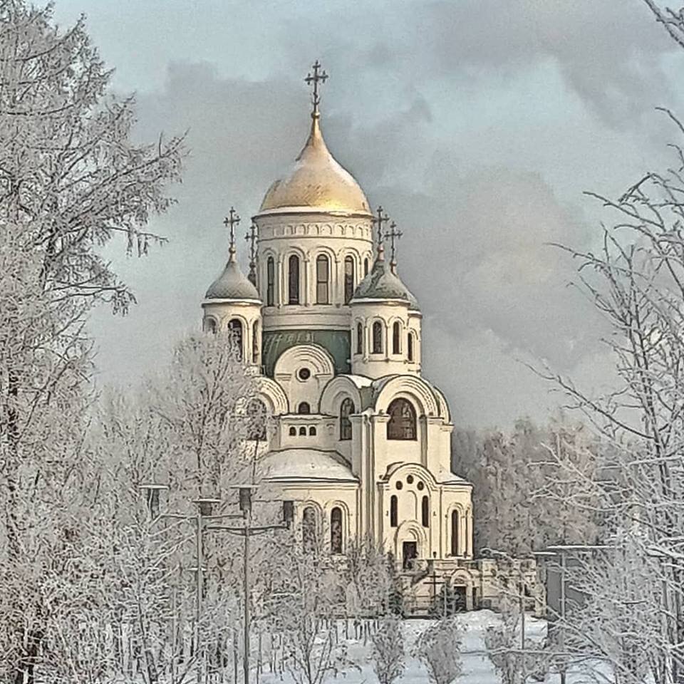 Для меня - это любимый и уже такой родной район 😍 СОЛНЦЕВО 📣 ⠀
Немного из местечковой истории:
Эти земли с XVII века были известны, как владения князей Трубецких (с неприглядным названием деревни - Суково).
Долгое время эта территория была излюбленным местом дачного отдыха у москвичей, в связи с чем в 1938 году деревня получила статус дачного посёлка и была переименована в Солнцево. 
Поселок рос развивался и 1969 году уже стал посёлком городского типа, а с 1971 года стал городом областного подчинения.
И только в 1984 году город Солнцево вместе с многочисленными рабочими поселками был включён в состав Москвы.
⠀
Нынешнее деление на муниципальные округа Солнцево, Ново-Переделкино и Внуково произошло осенью 1991 года в связи с очередной реформой административно-территориального деления Москвы. Солнцевский район был разделён на муниципальные округа, позже получившие статус районов в 1995 году.
⠀
Хорошо зная свой район, легче помогать людям в решении их жилищных вопросов.