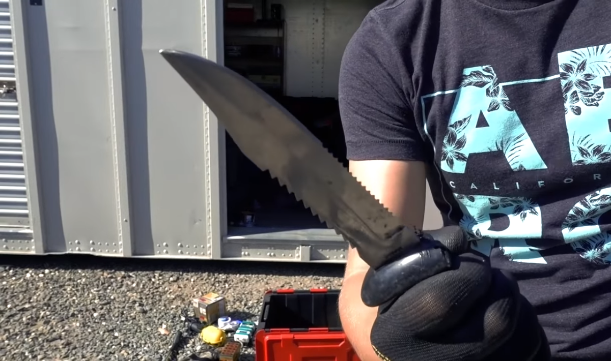 Первый нож, в довольно хорошем состоянии. 