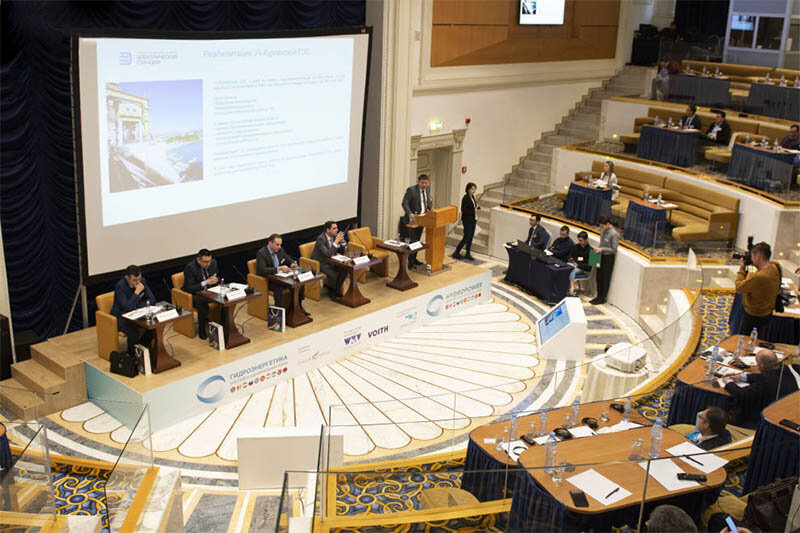 Организаторы,  разумеется, имеют право на конфиденциальность форума, но что тайного в  той тематике, которую обсуждали организаторы?