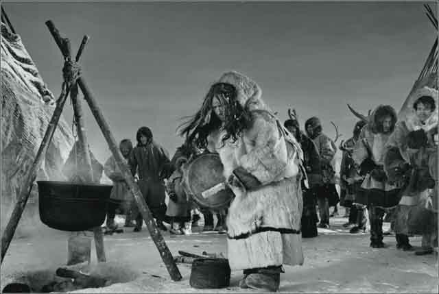 Фото: ритуал шамана. Источник: интернет.