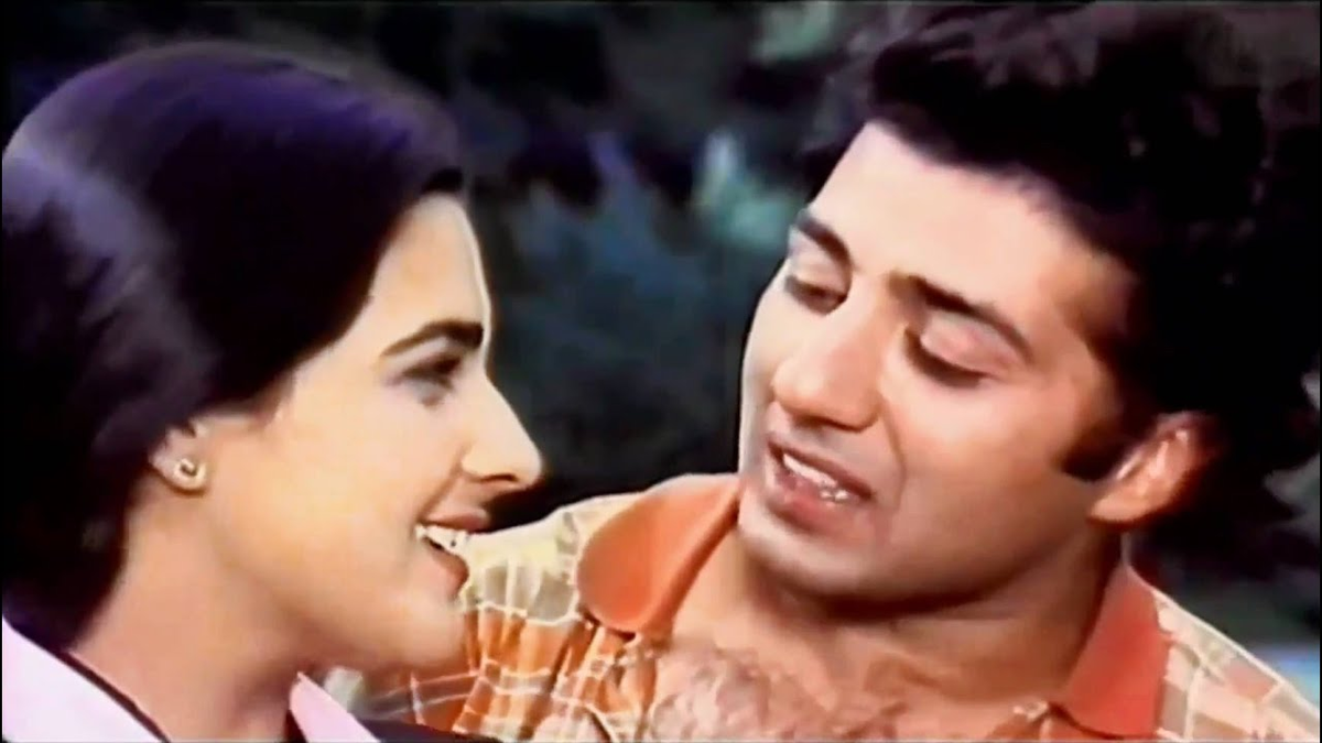 На фото Санни Деол и Амрита Сингх. Кадр из фильма " Сила любви".