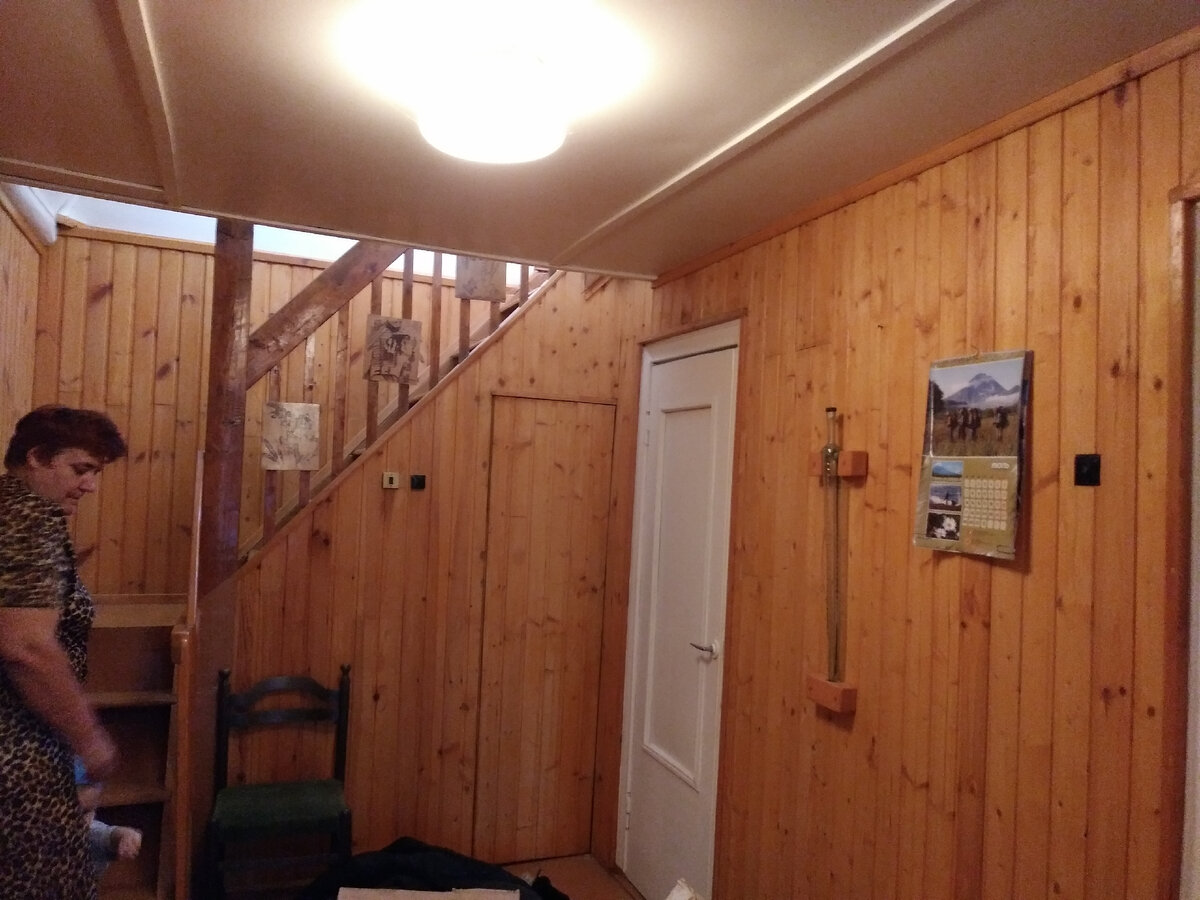 Свекровь помогает с уборкой