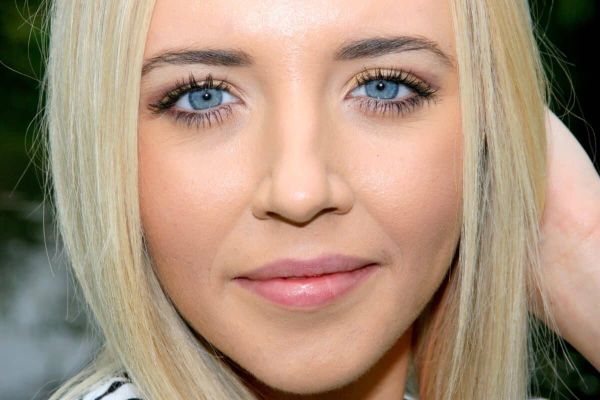 Как "СКЛЕИТЬ" любую девушку ?