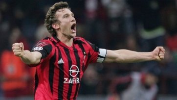 Фото: acmilan.comЧемпионат Италии давно считается одним из лучших в футбольном мире. Справедливо, что благодаря этому туда в свое время стремились и стремятся попасть сейчас главные звезды и самые популярные игроки планеты. В Серии А играли Диего Марадона, Мишель Платини, Марко ван Бастен и многие другие легенды прошлого. Сейчас эту лигу своим присутствием возвеличивает Криштиану Роналду. Однако ни один из них не попадает в ту категорию футболистов, о которых мы поговорим сегодня. Речь о десяти топ-бомбардирах среди легионеров, которые забили в Серии А больше всего мячей.

