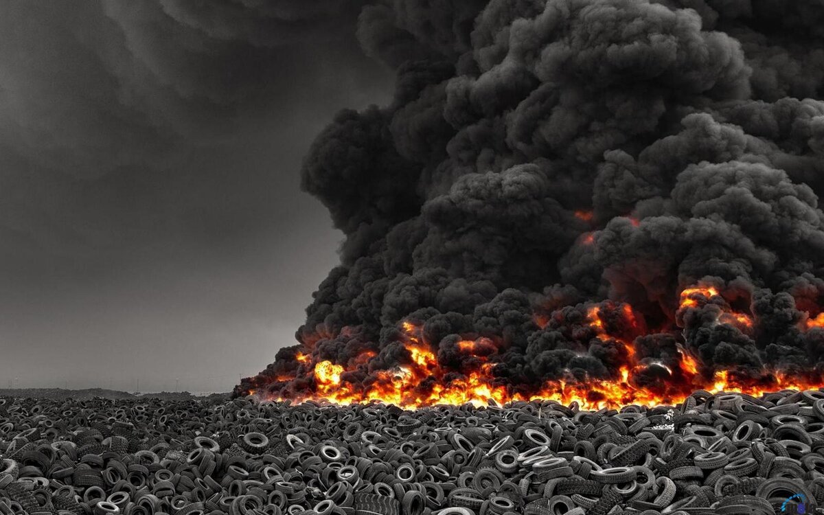 Самоя большая свалка шин в Кувейте. Это кладбище старых шин под названием Sulaibiya (Сулабия), занимающее уже почти 600000 м2.